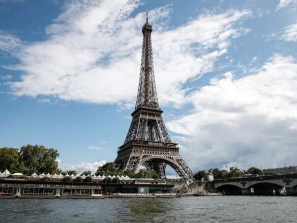 Francuska vlada preživjela glasanja o nepovjerenju