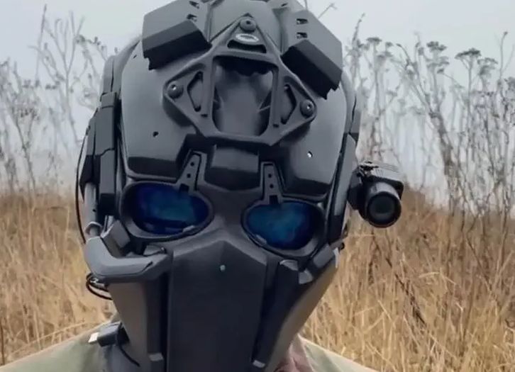 Francuska vojska testira kacigu koja je otporna na metke i gelere