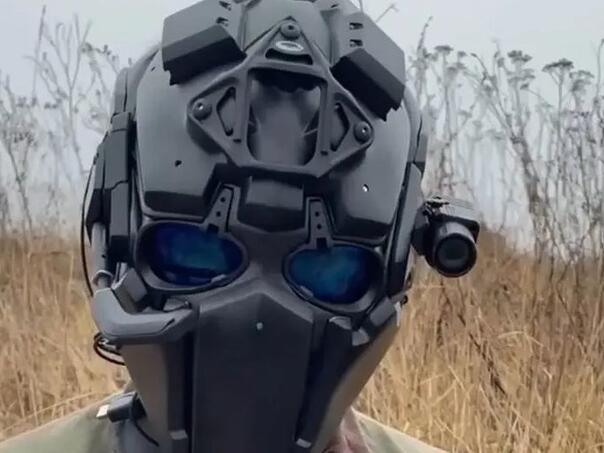 Francuska vojska testira kacigu koja je otporna na metke i gelere