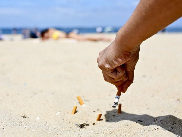 Francuska: Zabrana pušenja na plažama, autobuskim stajalištima, parkovima i javnim baštama