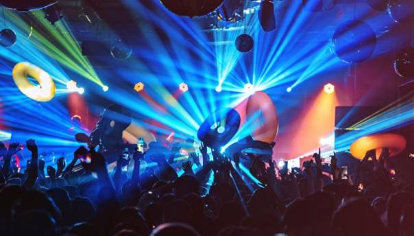 Francuska zatvara noćne klubove uoči Božića zbog omikron soja