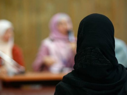 Francuske škole poslale djevojčice kući jer su odbile skinuti abaje