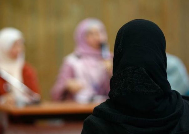 Francuske škole poslale djevojčice kući jer su odbile skinuti abaje