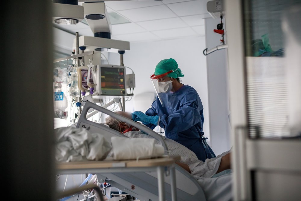 Francuski liječnici kritiziraju političko popuštanje restrikcija