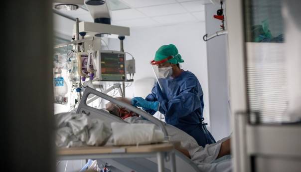 Francuski liječnici kritiziraju političko popuštanje restrikcija