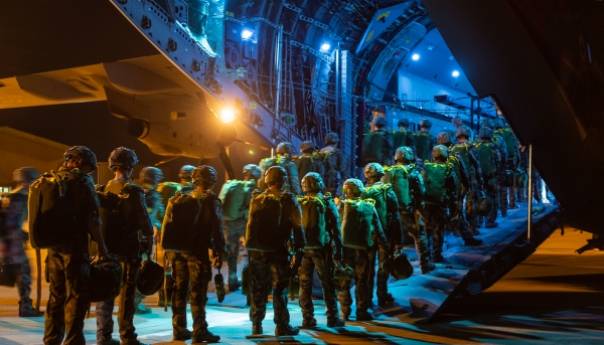 Francuski padobranci izveli iznenadnu vojnu vježbu u Estoniji