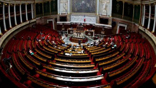 Francuski parlament usvojio vanredni budžet, 110 milijardi eura za ekonomiju