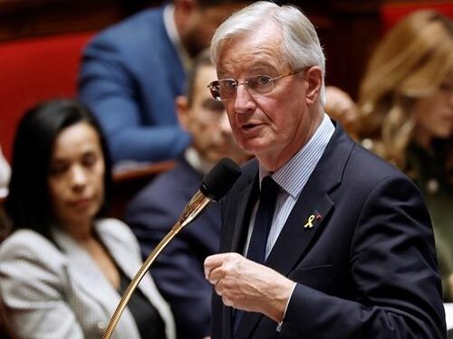 Francuski premijer popustio krajnjoj desnici kako bi spriječio pad vlade