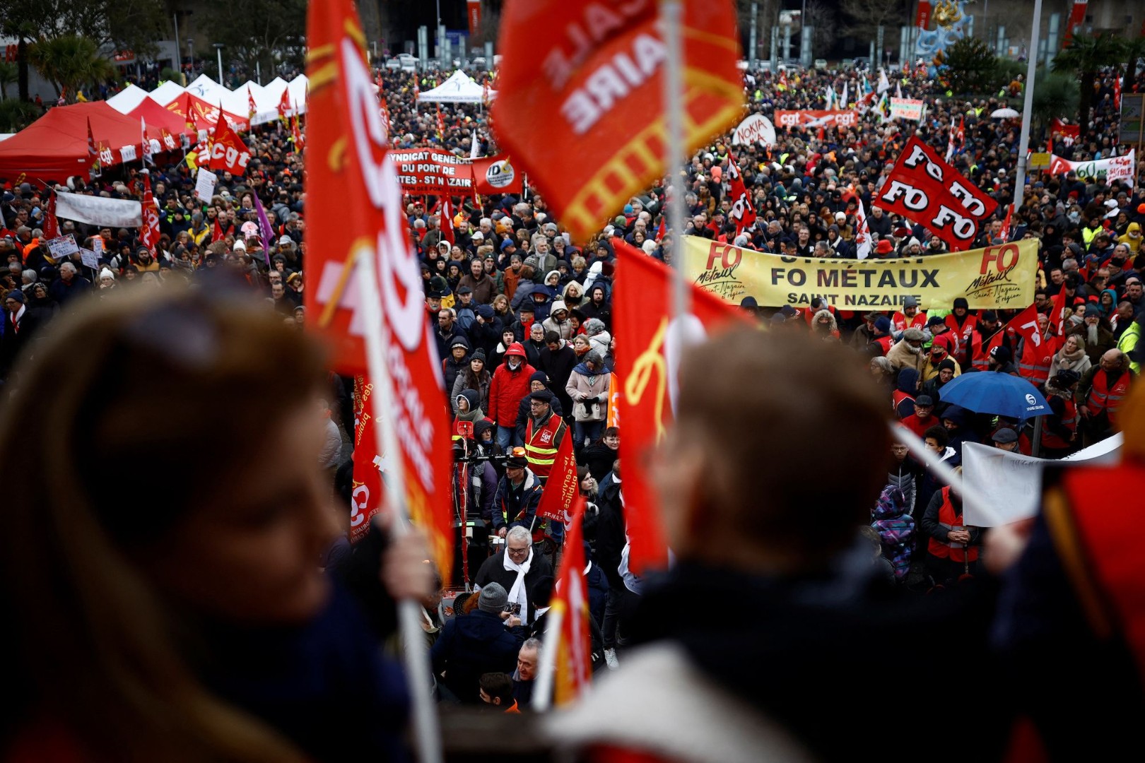 Francuski radnici štrajkuju širom zemlje, rezolutno odbijaju Macronovu penzionu reformu