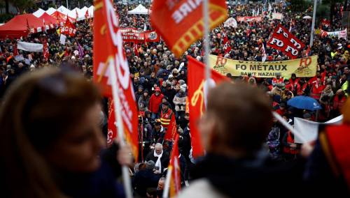 Francuski radnici štrajkuju širom zemlje, rezolutno odbijaju Macronovu penzionu reformu