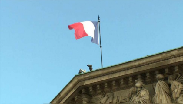 Francuski sindikat zaprijetio prekidom snabdijevanja strujom poslanika i milionera