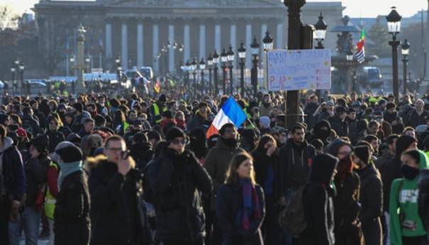 Francuski sindikati nastavili štrajk protiv penzionih reformi