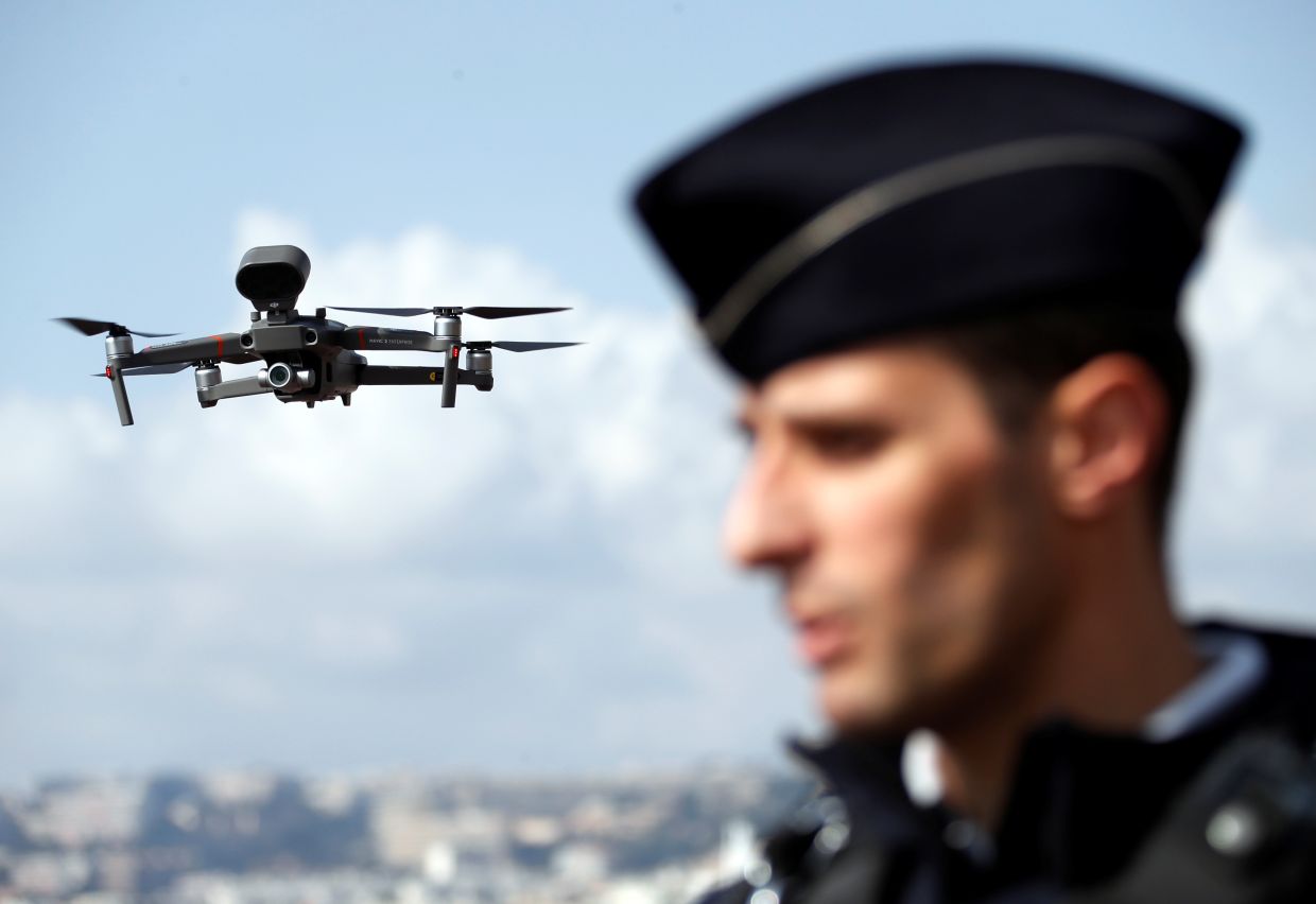 Francuski sud zabranio policiji korištenje dronova tokom protesta