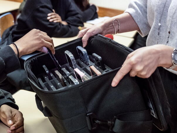 Francuska zabranjuju društvene mreže osobama mlađim od 15 godina