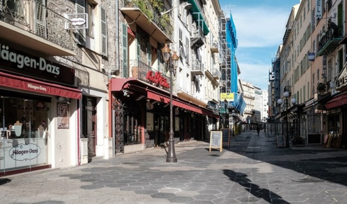 Francuskim supermarketima zabranjena prodaja cvijeća i knjiga