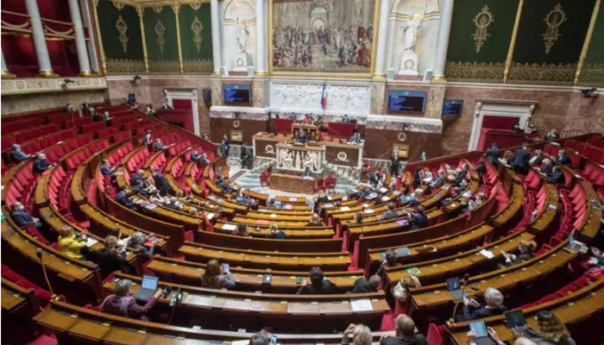 Francuzi će morati biti vakcinisani da bi mogli ući na javna mjesta