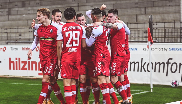 Freiburg srušio Borussiju Dortmund, Schalke sve bliže Cvajti