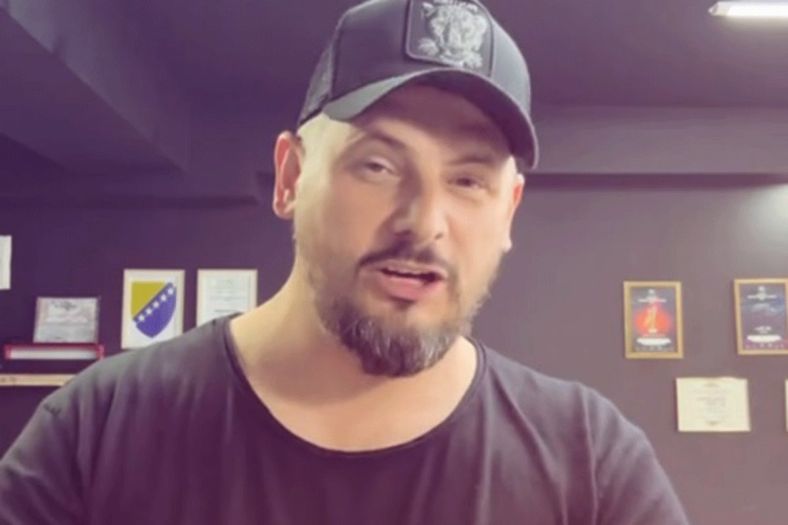 Frizer iz Sarajeva nudi besplatno šišanje do kraja života za karte BiH-Italija