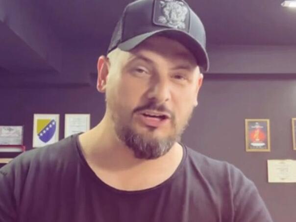 Frizer iz Sarajeva nudi besplatno šišanje do kraja života za karte BiH-Italija