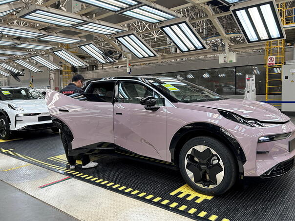 FT: EU uvodi carine do 25 posto na kineska električna vozila