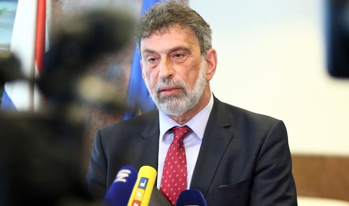 Fuchs: Zatvaranje škola i online nastava je zadnja opcija