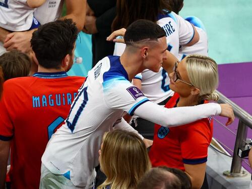 Fudbaler Engleske išao kod gatare pred utakmicu sa Srbijom