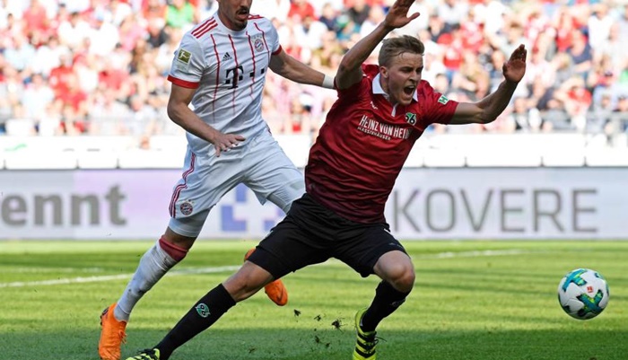 Fudbaler Hannovera Timo Hubers zaražen korona virusom