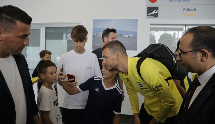 Fudbaleri Fenerbahcea stigli u Maribor, Džeko izazvao posebnu pažnju