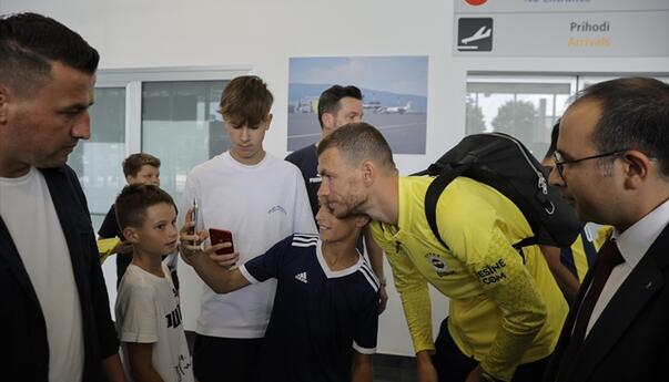 Fudbaleri Fenerbahcea stigli u Maribor, Džeko izazvao posebnu pažnju
