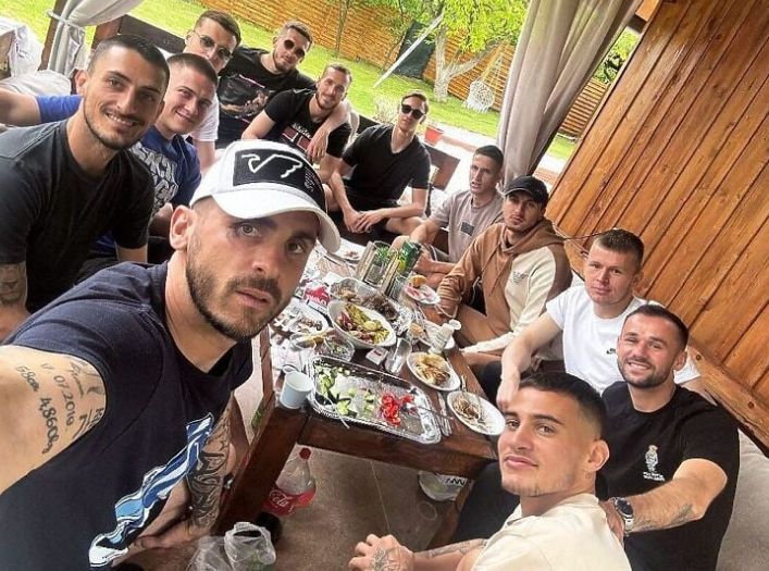 Fudbaleri Željezničara uz roštilj proslavili Prvi maj
