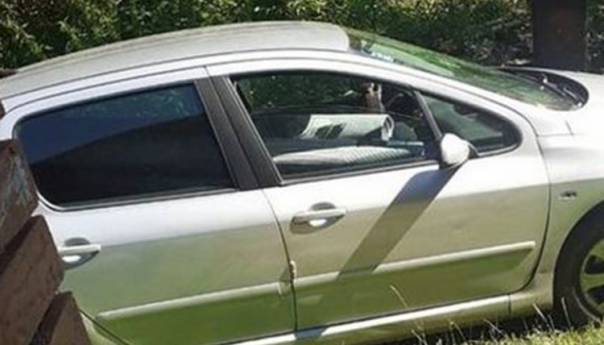 Fudbaleru tokom treninga ukraden auto, lopovi ubrzo privedeni