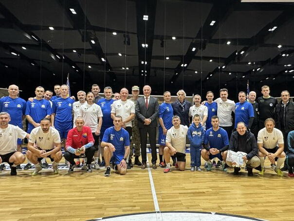 Fudbalske legende BiH odigrale revijalnu futsal utakmicu sa selekcijom Ministarstva odbrane i Oružanih snaga BiH