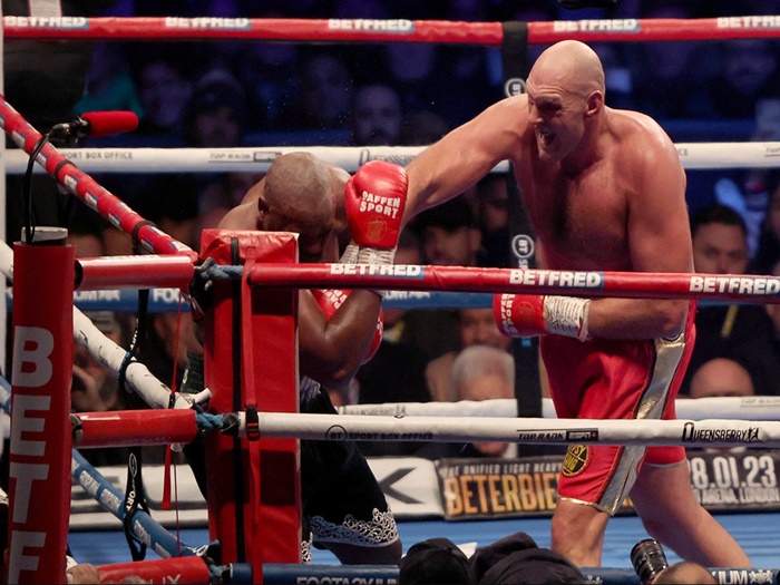 Fury: Meč do kraja godine sa Usikom