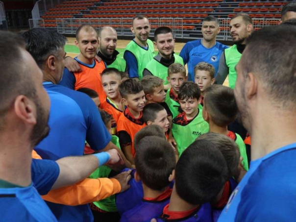 Futsaleri se družili s mališanima pred uzvratni meč baraža za EURO 2026 protiv Belgije