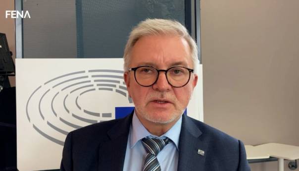 Gahler: Dodik mora poništiti sve već poduzete korake