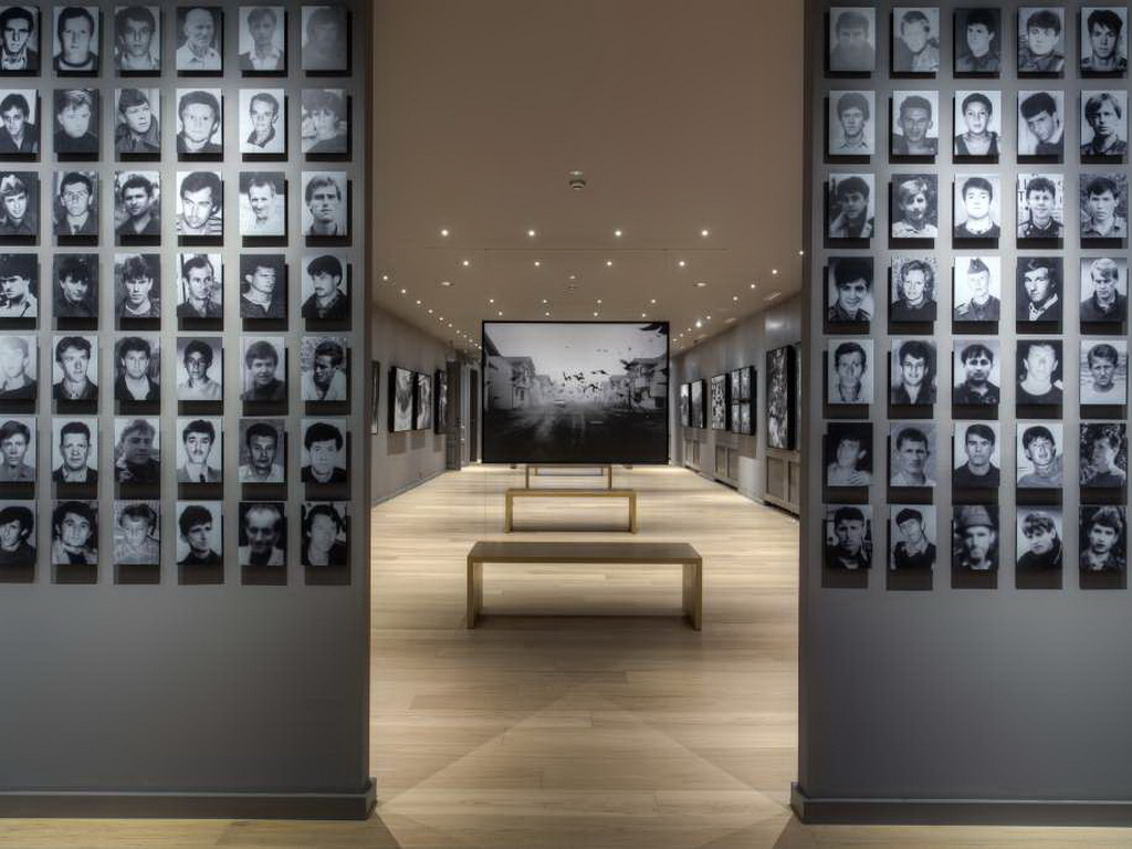 Galerija 11/07/95 nastavlja borbu protiv zaborava kroz moć fotografije