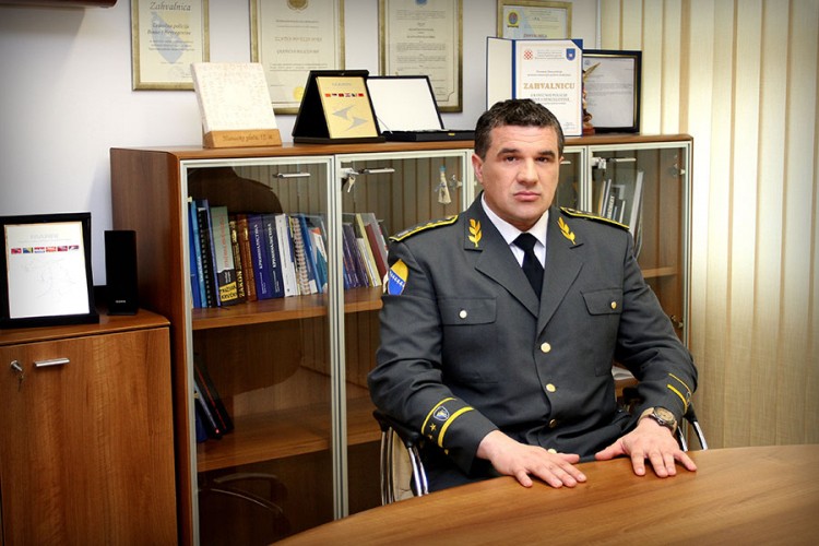 Galić: Za zaštitu svih kritičnih tačaka potrebno 1.300 policajaca