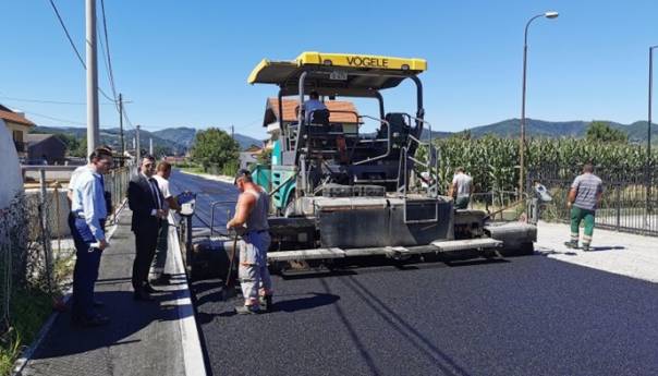 Ganić i Isak obišli radove na rekonstrukciji puta Moštre-Visoko