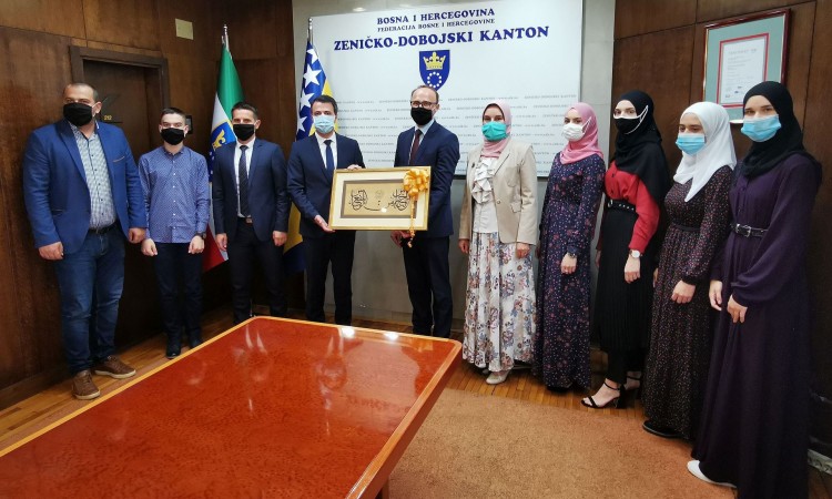 Ganić primio učenike visočke medrese, pobjednike ICESCO takmičenja