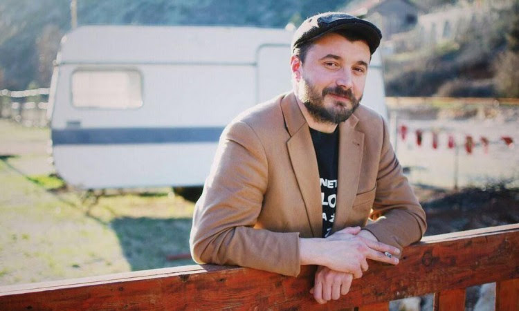Garić: Kao imam širim pozitivu, a kao pjesnik pratim život koji izmiče pred očima