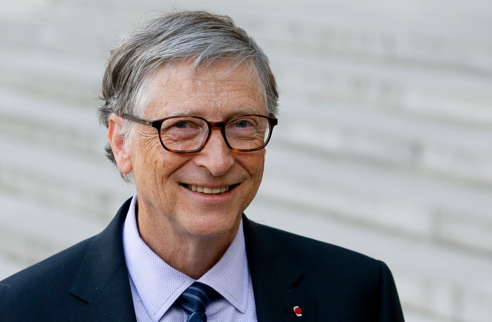 Gates: Covid bi se uskoro mogao tretirati kao gripa