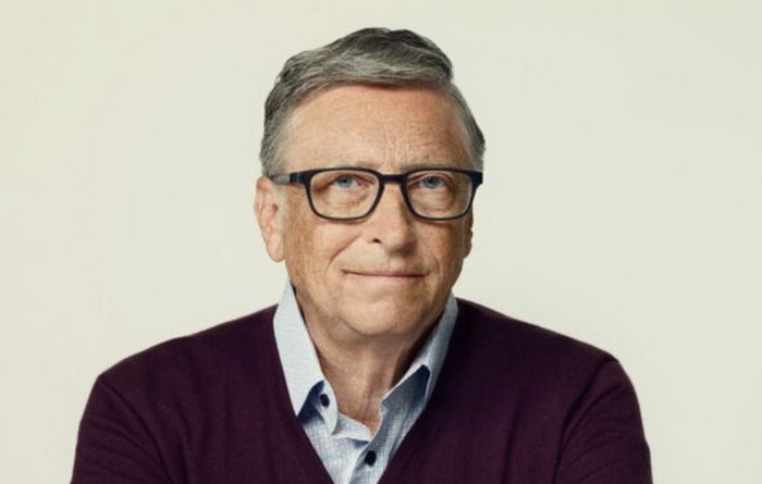 Gates: Povratak normalnom životu do kraja 2022. godine