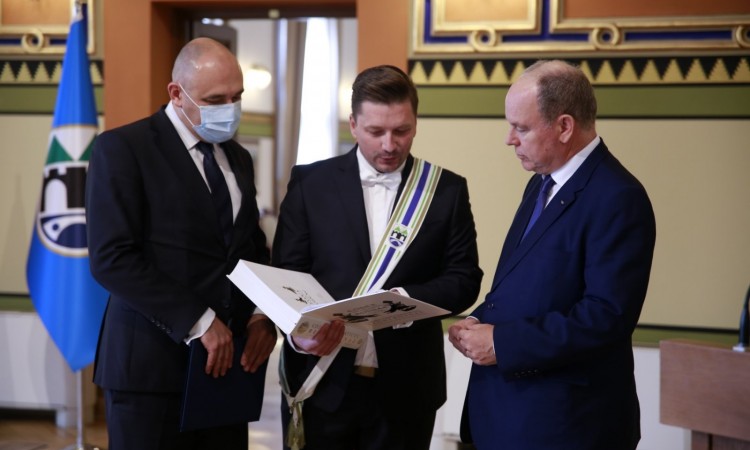 Gavrić uručio princu Albertu II enciklopedijski zbornik srednjovjekovne Bosne