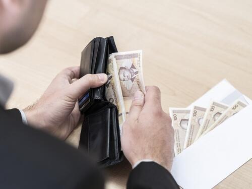 Gdje nestaje plata? Navike koje brzo troše novac