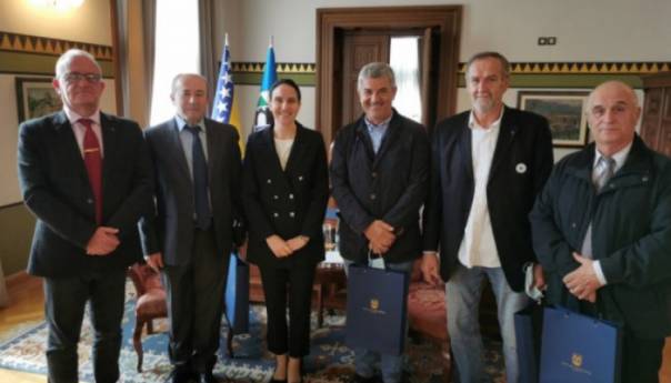 Generali Armije RBiH podržali prijedlog gradonačelnice o sadržaju spomenika