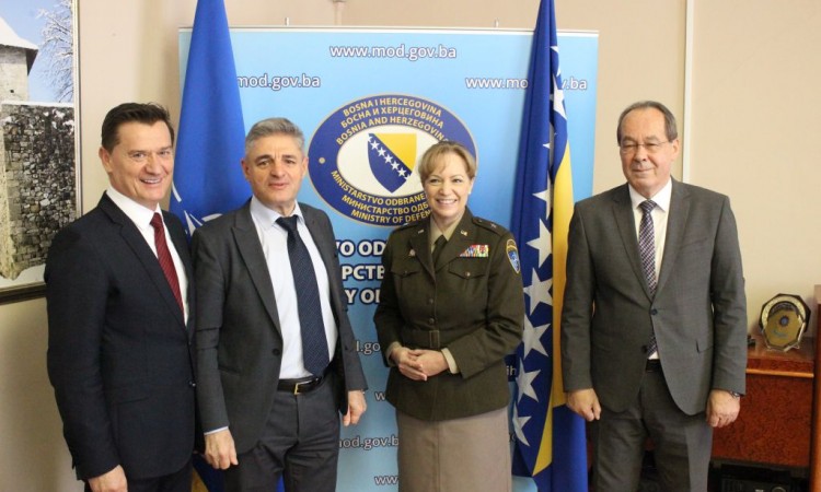 Generalica McGaha: Podrška NATO-a Oružanim snagama