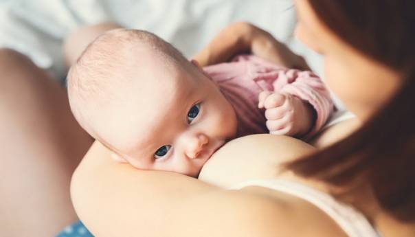 Generalna preporuka WHO je da pozitivne majke trebaju dojiti