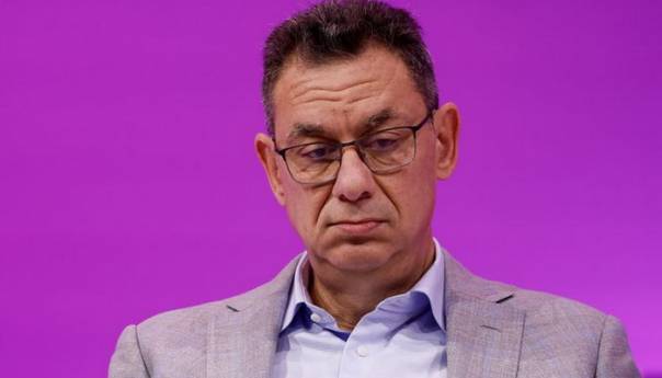 Generalni direktor Pfizera pozitivan na Covid