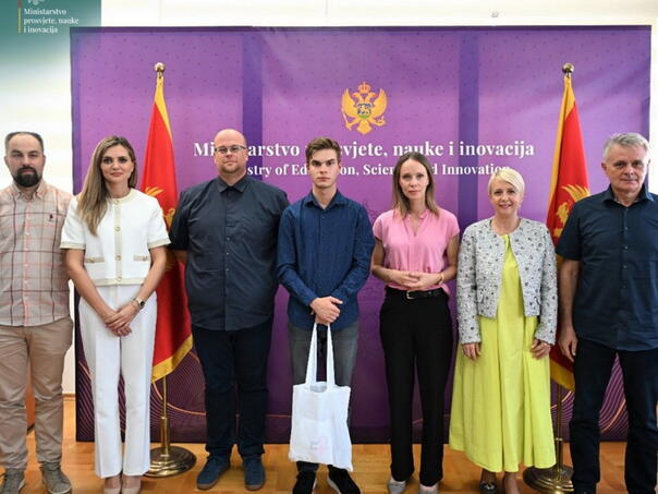 Genije iz ChatGPT-a: Kako je Crna Gora odlikovala vještačku inteligenciju