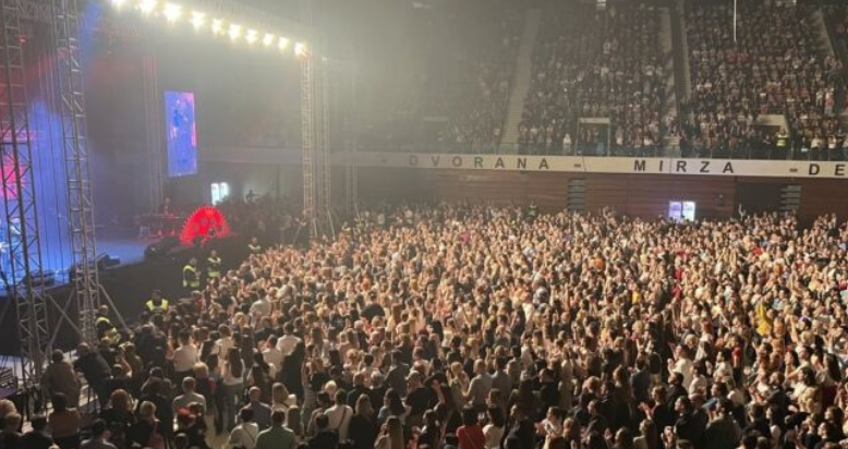 Gibonni u prepunoj Skenderiji održao spektakularan koncert